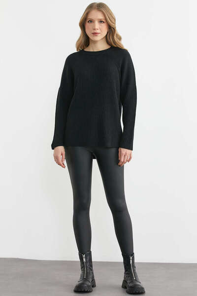 Sementa Пуловер с кръгла яка и дълъг гръб - черен