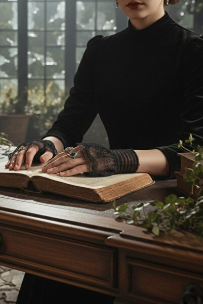 shop Siyah Parmaksız Eldiven - Vintage Stil Şeffaf İşlemeli Kolçak - Romantik...