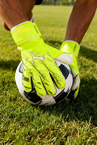 Puma ULTRA Match Protect Genç Kaleci Eldiveni – Profesyoneller İçin