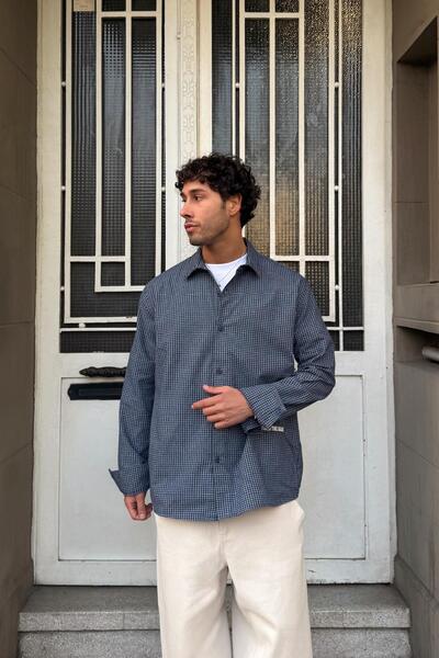 Flaw Wear Πέρα από το βασικό: Κεντημένο καρό πουκάμισο σε μπλε ναυτικό χρώμα