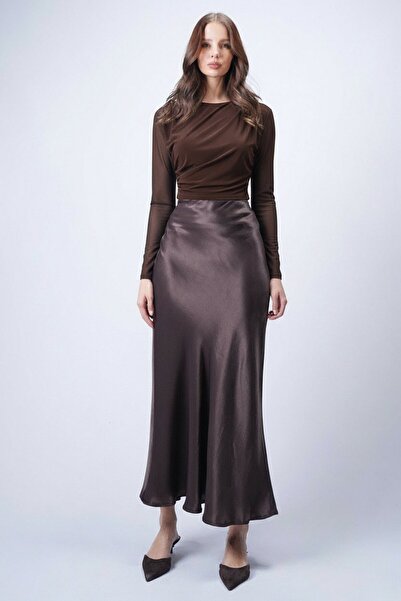 VAGGON Crew Neck Sandy Crop Blouse with Accessory and Draped Detail