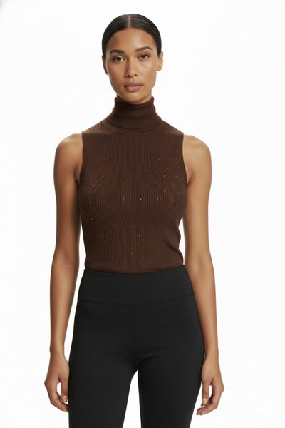 ON Taşlı Kolsuz Triko Bluz