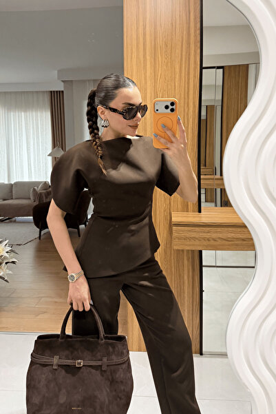 Gizem Ecemiş Linea Kahve Balon Kol Asimetrik Bluz Pantolon Takım