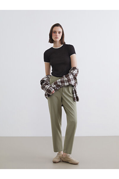 LC Waikiki بنطلون نسائي بخصر مطاطي وقصة جزرة