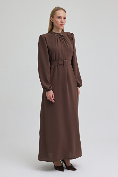 VAVİNOR Yakası Taşlı Kemerli Elbise - Vizon