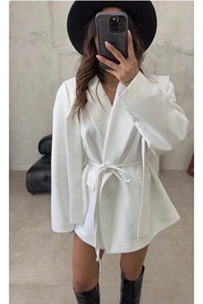 MAESTRO WOMAN Kadın Beyaz Oversize Kuşaklı Omuz Detaylı Blazer Ceket