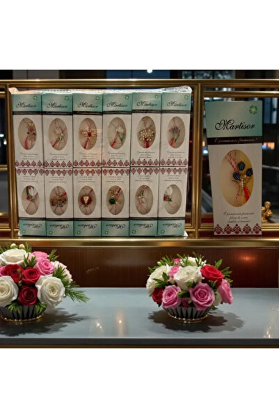 QYY Καρφίτσα Martisor 24 σε κουτί βιτρίνας, διάφορα σχέδια