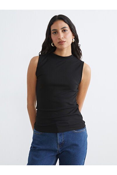 LC Waikiki بدلة جسم بياقة مدورة مضلعة.