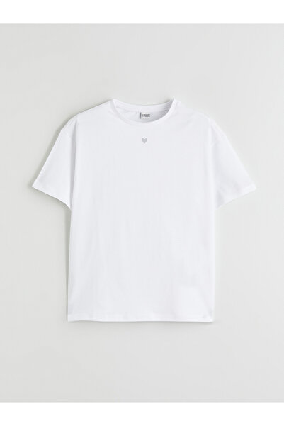 LC Waikiki تيشيرت بناتي بياقة دائرية وطبعة قلوب، مصنوع من القطن 100%