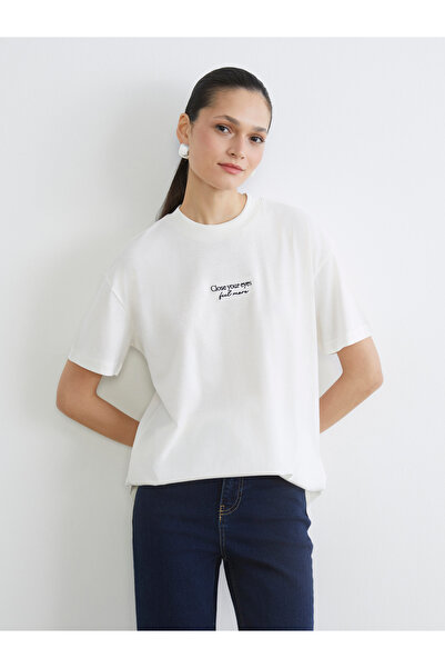 LC Waikiki مطرزة طاقم الرقبة تي شيرت المرأة