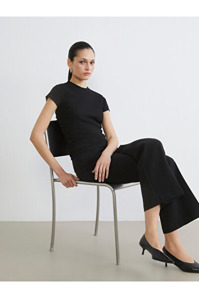 LC Waikiki بدلة جسم محبوكة برقبة دائرية