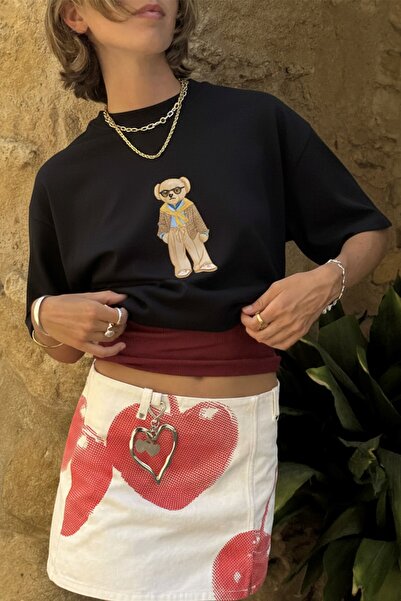 The Champ Clothing تي شيرت نسائي كبير الحجم مطبوع عليه Léo Bear باللون الأسود...