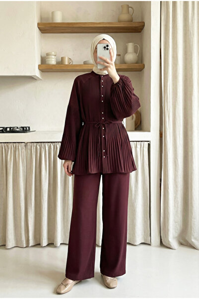 MODAQU Hakim Collared Pleated Crepe Suit - Burgundy