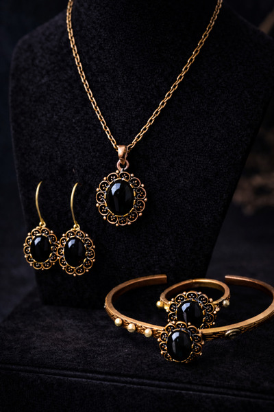 İyyaKee Kadın Bakır Kolye Bileklik Yüzük Küpe Takım Seti Doğal Siyah Oniks Ta...