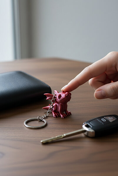 Pazarois سلسلة مفاتيح على شكل تنين لطيف باللون الأحمر