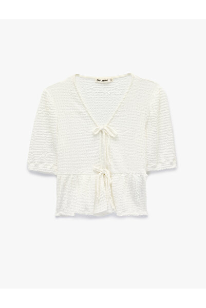 Koton Тениска с къс ръкав, V-образно деколте, къдри и дантелени детайли