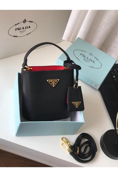 Generic A stylish and luxurious black shoulder bag, the most sought-after