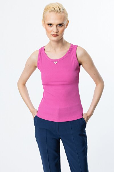 ON بلوزة من القطن المضلع مع إكسسوارات للرقبة