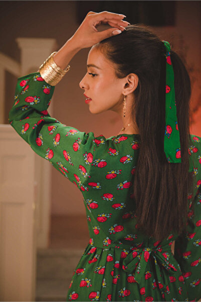 outline Connecting gold bracelets - complete your Ramadan look with an elegan...