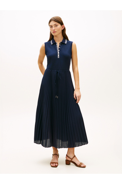 Tommy Hilfiger قميص بولو مطوي باللون الكحلي من عام 1985