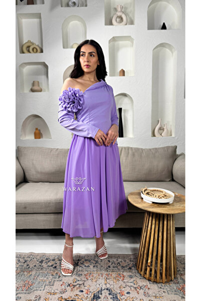 Warazan A soft dress with a rose detail on the shoulder