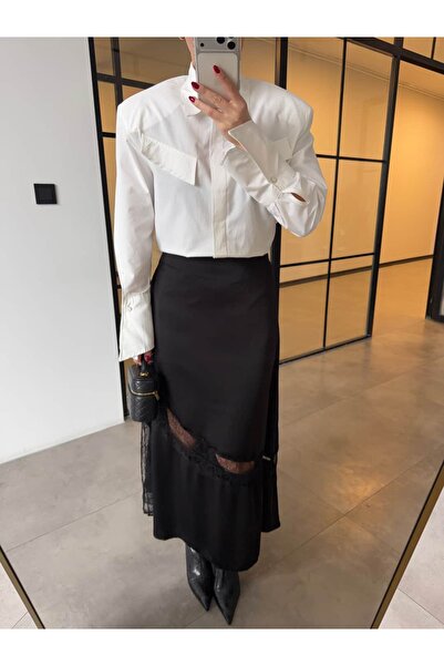 BB Bensu Buyruk تنورة ماكسي من الساتان مع تفاصيل من الدانتيل