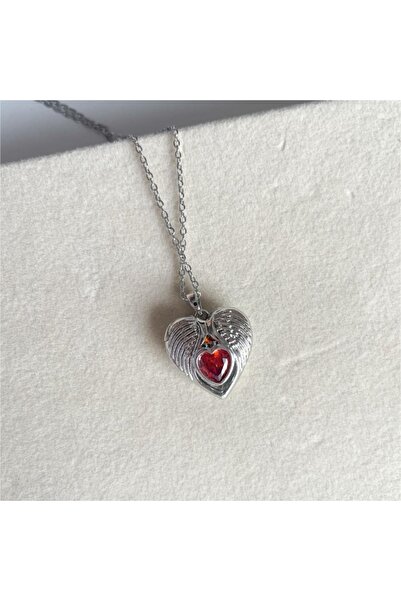 Daynav Vintage Necklace with Heart and Red Stone Cover