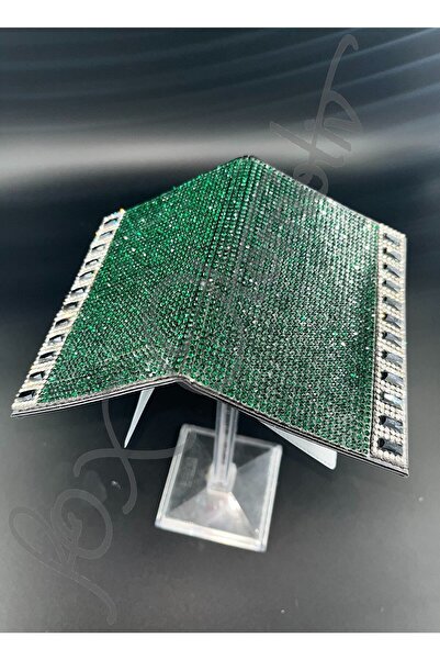 Efe Aks حافظة روشات مزينة بحجر أخضر وتفاصيل من الباغيت الأسود