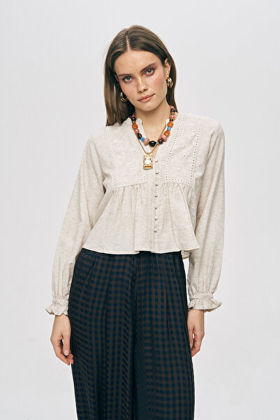 Orfeo Negro Women's Scallop Embroidered V-Neck Natur Blouse