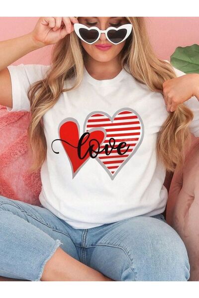 caer تي شيرت مطبوع عليه Love Heart