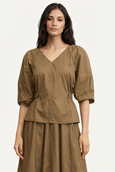 Dkny بلوزة بأكمام ثلاثة أرباع وفتحة رقبة على شكل حرف V