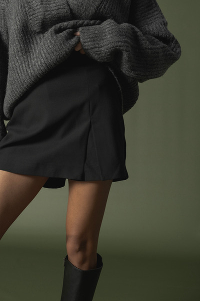 Nisan Short Skirt with Slit Detail