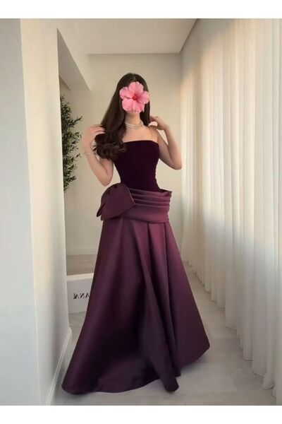 NALA FASHION A luxurious evening dress in a deep burgundy color.