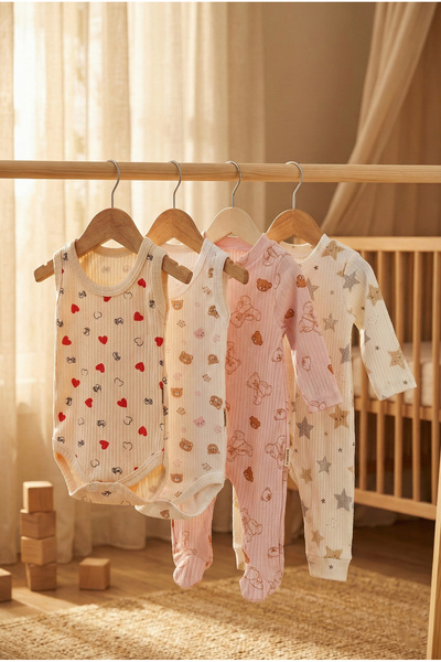 Noone 4'lü Bebek Seti: Fitilli Pamuk Ayıcıklı & Kalpli Tulum ve Askılı Body P...