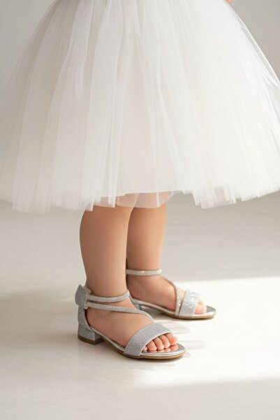 Görkem bebe ayakkabı ve tekstil Baby Girl Stone-Festonated Dress Shoes