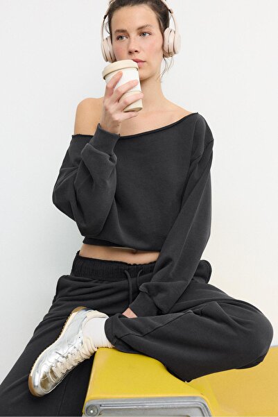 Stradivarius Yıkanmış görünümlü kısa sweatshirt