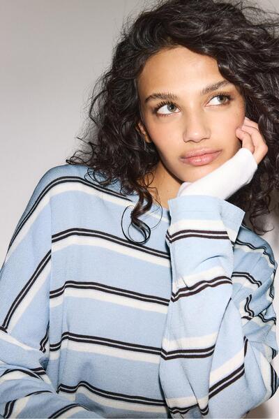 Stradivarius İnce çizgili triko kazak