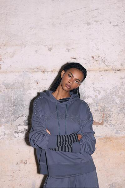 Stradivarius Zımba işlemeli kapüşonlu sweatshirt