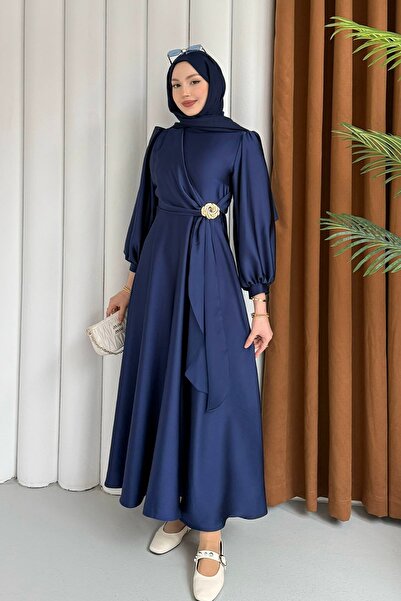 Modaensarbutik Broş Detaylı Premium Kumaş Saten Tesettür Abiye-LACİVERT