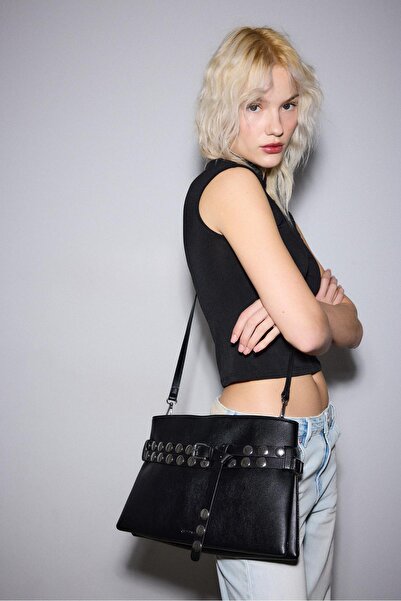 Stradivarius Zımbalı kemerli çapraz askılı çanta