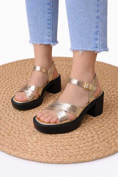 ds Dicle Stil Women's Cross-Strap Sandals