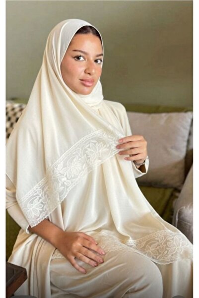 Veil Designer Oud-colored veil with Japanese fabric and white embroidery cove...