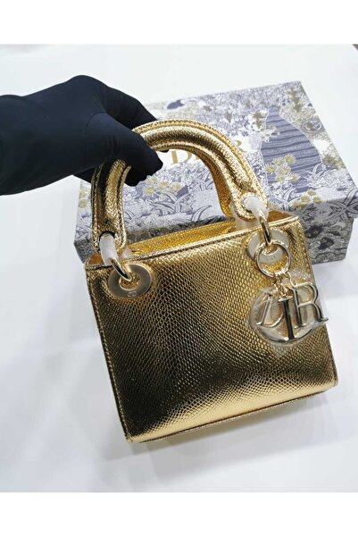 GGG Elegant and stylish women's shoulder bag with all its accessories