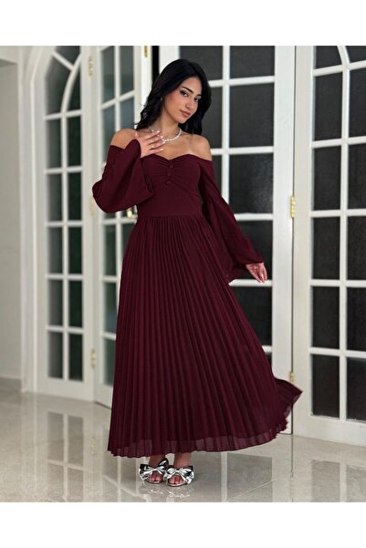 Special-DIARA A rich burgundy shade that instantly adds luxury to your look.