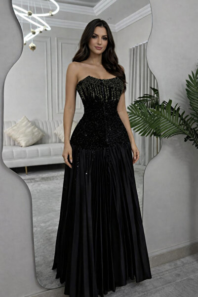 qmhafrst Sequined bodice dress on taffeta, Bellessa style, with embroidered b...