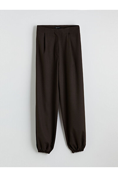 LC Waikiki Pantaloni maro cu croială lejeră cu dungi pentru femei cu pliuri p...