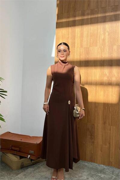 Dipmoda Γυναικείο φόρεμα σε καφέ χρώμα με χοντρές τιράντες χρυσό Με λεπτομέρε...