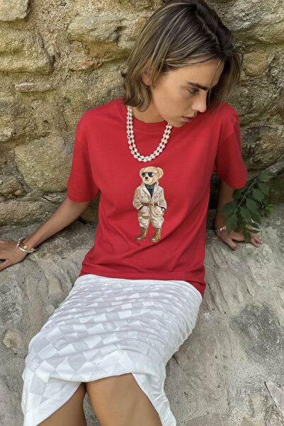 GIA - ART Ženska Oversize kroj majica Trench Bear Štampano crvena – okrugla k...