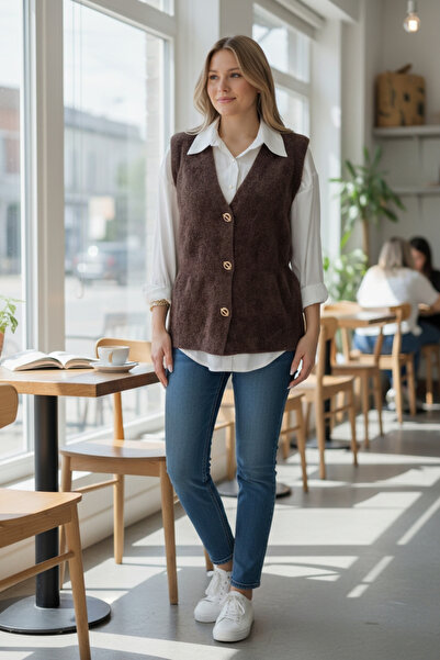 Butik Kadın yumoş angora düğme detaylı yelek