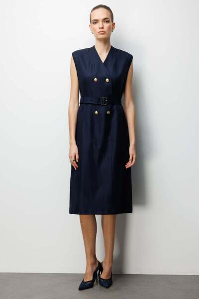 Ekol Beli Kuşaklı Süs Düğmeli Midi Elbise